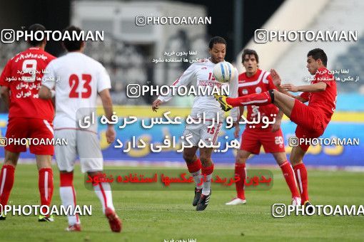 1176976, Tehran, Iran, لیگ برتر فوتبال ایران، Persian Gulf Cup، Week 24، Second Leg، Persepolis 3 v 1 Foulad Khouzestan on 2011/02/25 at Azadi Stadium