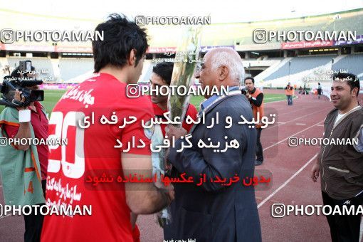 1187616, Tehran, Iran, لیگ برتر فوتبال ایران، Persian Gulf Cup، Week 31، Second Leg، Persepolis 2 v 1 Steel Azin on 2011/04/15 at Azadi Stadium