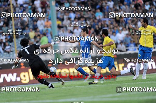 1189283, Tehran, Iran, لیگ برتر فوتبال ایران، Persian Gulf Cup، Week 31، Second Leg، Esteghlal 6 v 2 Sanat Naft Abadan on 2011/04/23 at Azadi Stadium