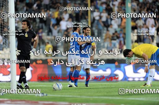1189351, Tehran, Iran, لیگ برتر فوتبال ایران، Persian Gulf Cup، Week 31، Second Leg، Esteghlal 6 v 2 Sanat Naft Abadan on 2011/04/23 at Azadi Stadium