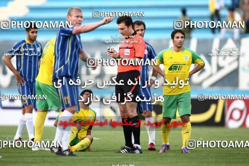 1191781, Tehran, [*parameter:4*], لیگ برتر فوتبال ایران، Persian Gulf Cup، Week 32، Second Leg، Rah Ahan 1 v 0 Naft Tehran on 2011/04/29 at Ekbatan Stadium