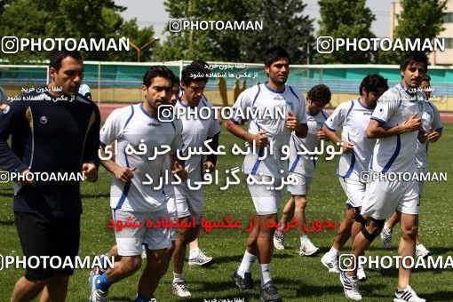 1193183, Tehran, , Esteghlal Football Team Testing the physicsl readiness of the players on 2011/05/06 at Sanaye Defa Stadium