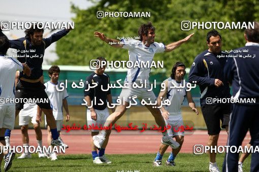 1193237, Tehran, , Esteghlal Football Team Testing the physicsl readiness of the players on 2011/05/06 at Sanaye Defa Stadium