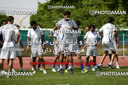 1193177, Tehran, , Esteghlal Football Team Testing the physicsl readiness of the players on 2011/05/06 at Sanaye Defa Stadium