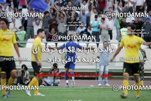 1205365, Tehran, Iran, لیگ برتر فوتبال ایران، Persian Gulf Cup، Week 10، First Leg، Esteghlal 5 v 2 Fajr-e Sepasi Shiraz on 2008/10/07 at Azadi Stadium
