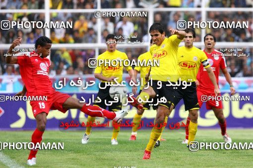 1227158, Shiraz, Iran, لیگ برتر فوتبال ایران، Persian Gulf Cup، Week 13، First Leg، Fajr-e Sepasi Shiraz 1 v 0 Persepolis on 2008/10/31 at Hafezieh Stadium