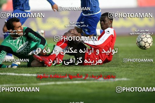 1228961, Tehran, Iran, لیگ برتر فوتبال ایران، Persian Gulf Cup، Week 16، First Leg، Persepolis 1 v 0 Esteghlal Ahvaz on 2008/11/26 at Azadi Stadium