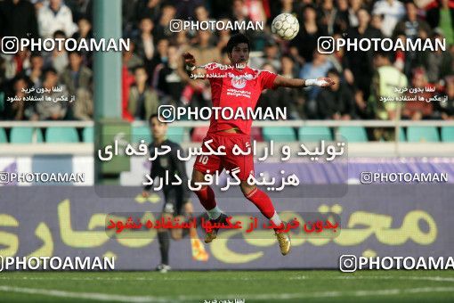 1241664, Tehran, Iran, لیگ برتر فوتبال ایران، Persian Gulf Cup، Week 16، First Leg، Persepolis 1 v 0 Esteghlal Ahvaz on 2008/11/26 at Azadi Stadium