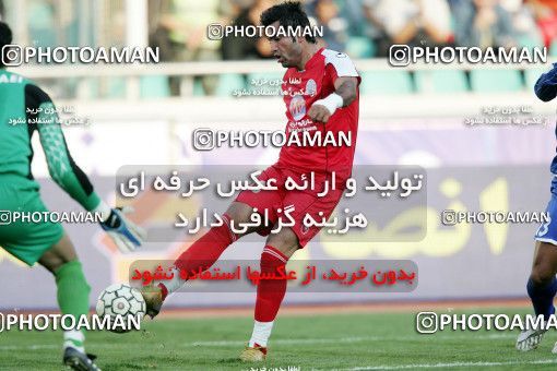 1241552, Tehran, Iran, لیگ برتر فوتبال ایران، Persian Gulf Cup، Week 16، First Leg، Persepolis 1 v 0 Esteghlal Ahvaz on 2008/11/26 at Azadi Stadium