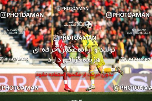 1239657, Tehran, Iran, لیگ برتر فوتبال ایران، Persian Gulf Cup، Week 17، First Leg، Rah Ahan 1 v 0 Persepolis on 2008/12/04 at Azadi Stadium