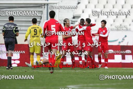 1240116, Tehran, Iran, لیگ برتر فوتبال ایران، Persian Gulf Cup، Week 17، First Leg، Rah Ahan 1 v 0 Persepolis on 2008/12/04 at Azadi Stadium