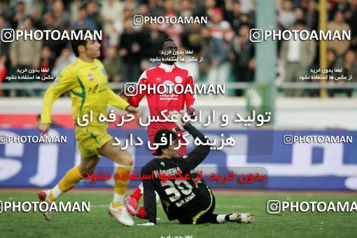 1240128, Tehran, Iran, لیگ برتر فوتبال ایران، Persian Gulf Cup، Week 17، First Leg، Rah Ahan 1 v 0 Persepolis on 2008/12/04 at Azadi Stadium