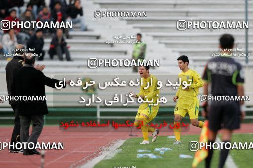 1240237, Tehran, Iran, لیگ برتر فوتبال ایران، Persian Gulf Cup، Week 17، First Leg، Rah Ahan 1 v 0 Persepolis on 2008/12/04 at Azadi Stadium