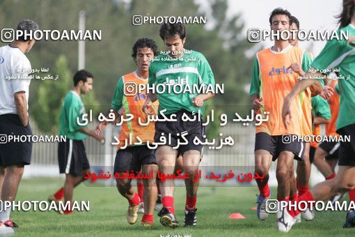 1269982, Tehran, , Iran National Football Team Training Session on 2005/05/26 at Iran National Football Center
