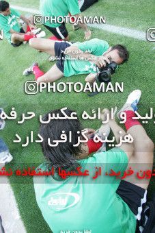 1270099, جلسه تمرینی تیم ملی فوتبال ایران, 1384/03/07, , تهران, ورزشگاه آزادی