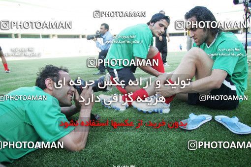 1270111, جلسه تمرینی تیم ملی فوتبال ایران, 1384/03/07, , تهران, ورزشگاه آزادی