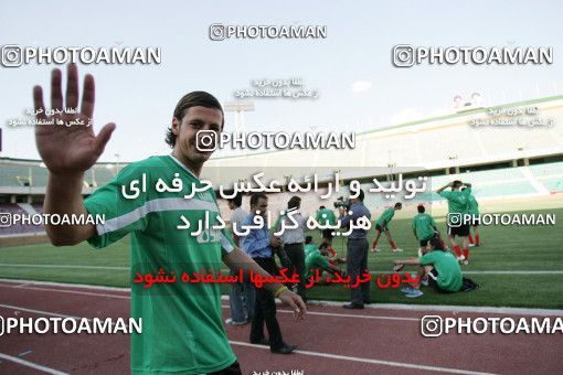 1270115, جلسه تمرینی تیم ملی فوتبال ایران, 1384/03/07, , تهران, ورزشگاه آزادی