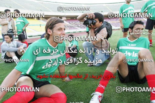 1270171, جلسه تمرینی تیم ملی فوتبال ایران, 1384/03/07, , تهران, ورزشگاه آزادی