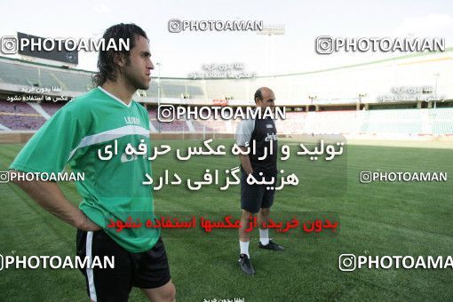1270159, جلسه تمرینی تیم ملی فوتبال ایران, 1384/03/07, , تهران, ورزشگاه آزادی