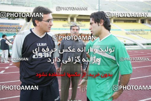 1270143, جلسه تمرینی تیم ملی فوتبال ایران, 1384/03/07, , تهران, ورزشگاه آزادی