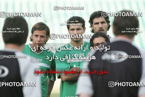 1270194, جلسه تمرینی تیم ملی فوتبال ایران, 1384/03/07, , تهران, ورزشگاه آزادی