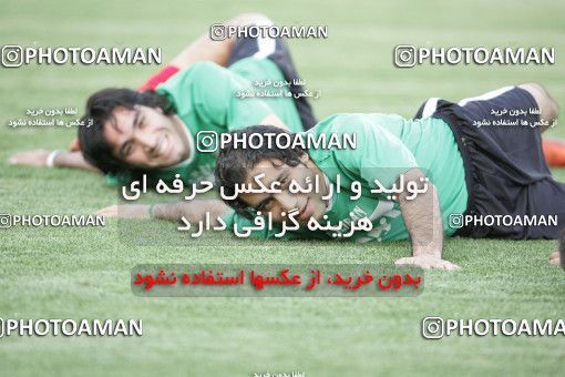 1270121, جلسه تمرینی تیم ملی فوتبال ایران, 1384/03/07, , تهران, ورزشگاه آزادی