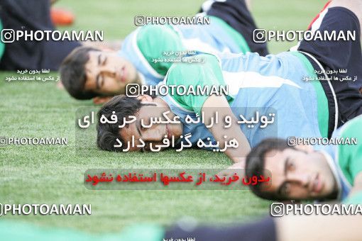 1270106, جلسه تمرینی تیم ملی فوتبال ایران, 1384/03/07, , تهران, ورزشگاه آزادی