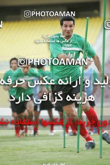 1270091, جلسه تمرینی تیم ملی فوتبال ایران, 1384/03/07, , تهران, ورزشگاه آزادی