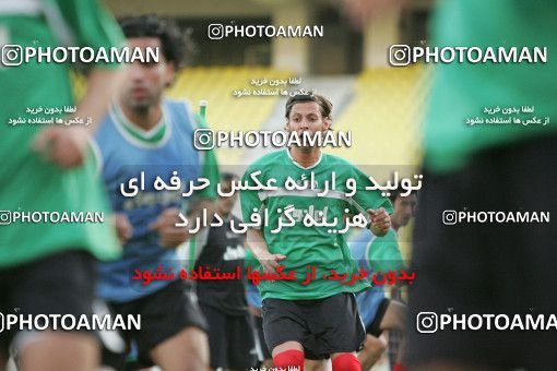 1270182, جلسه تمرینی تیم ملی فوتبال ایران, 1384/03/07, , تهران, ورزشگاه آزادی
