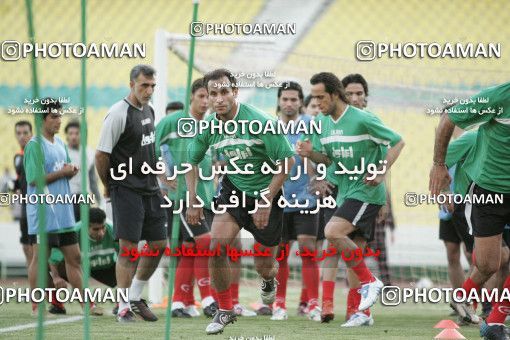 1270221, جلسه تمرینی تیم ملی فوتبال ایران, 1384/03/07, , تهران, ورزشگاه آزادی