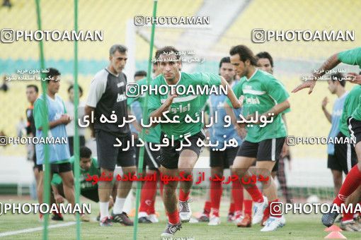 1270131, جلسه تمرینی تیم ملی فوتبال ایران, 1384/03/07, , تهران, ورزشگاه آزادی