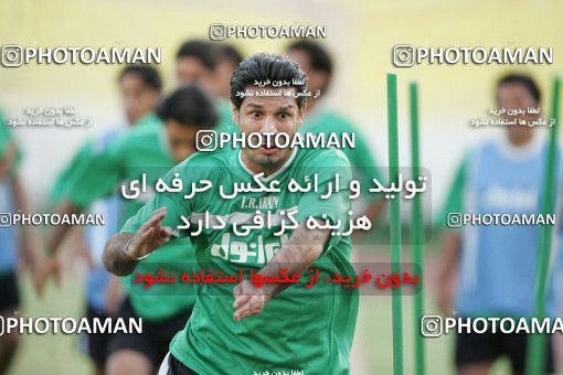 1270109, جلسه تمرینی تیم ملی فوتبال ایران, 1384/03/07, , تهران, ورزشگاه آزادی