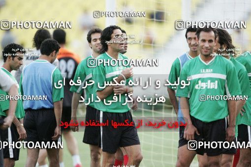 1270110, جلسه تمرینی تیم ملی فوتبال ایران, 1384/03/07, , تهران, ورزشگاه آزادی