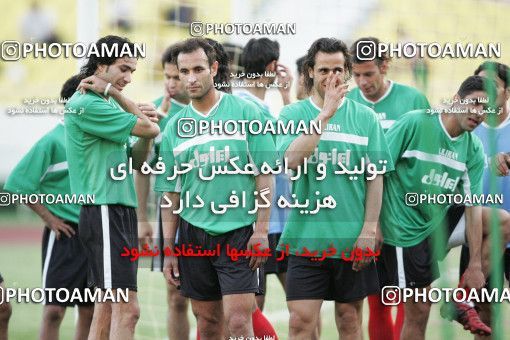1270135, جلسه تمرینی تیم ملی فوتبال ایران, 1384/03/07, , تهران, ورزشگاه آزادی