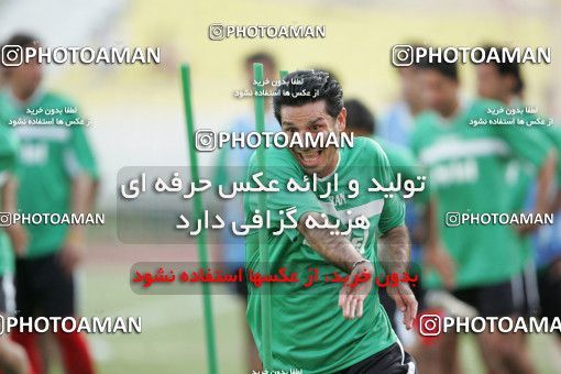 1270113, جلسه تمرینی تیم ملی فوتبال ایران, 1384/03/07, , تهران, ورزشگاه آزادی