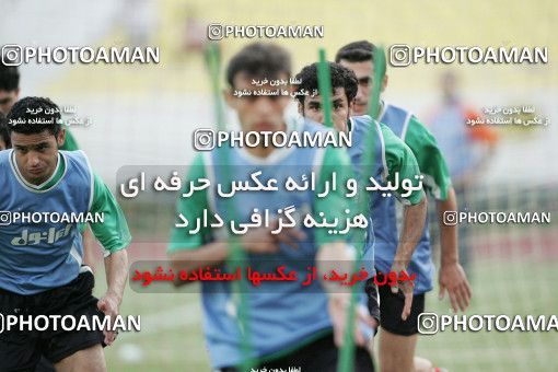 1270133, جلسه تمرینی تیم ملی فوتبال ایران, 1384/03/07, , تهران, ورزشگاه آزادی