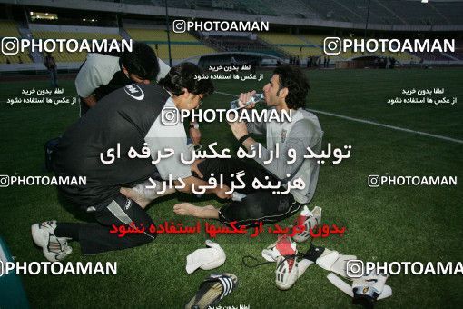 1270100, جلسه تمرینی تیم ملی فوتبال ایران, 1384/03/07, , تهران, ورزشگاه آزادی