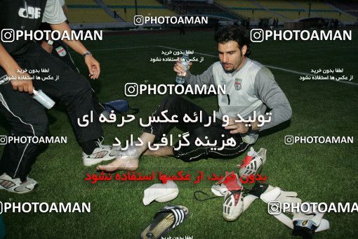 1270118, جلسه تمرینی تیم ملی فوتبال ایران, 1384/03/07, , تهران, ورزشگاه آزادی