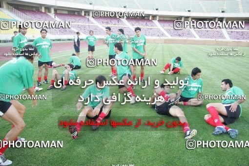 1270242, جلسه تمرینی تیم ملی فوتبال ایران, 1384/03/07, , تهران, ورزشگاه آزادی