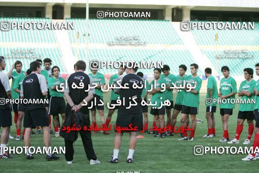 1270261, جلسه تمرینی تیم ملی فوتبال ایران, 1384/03/07, , تهران, ورزشگاه آزادی