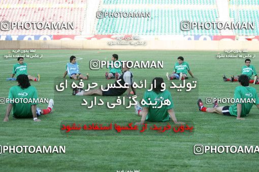 1270258, جلسه تمرینی تیم ملی فوتبال ایران, 1384/03/07, , تهران, ورزشگاه آزادی