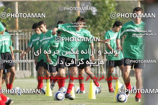 1270466, Tehran, , Iran National Football Team Training Session on 2005/05/31 at Iran National Football Center