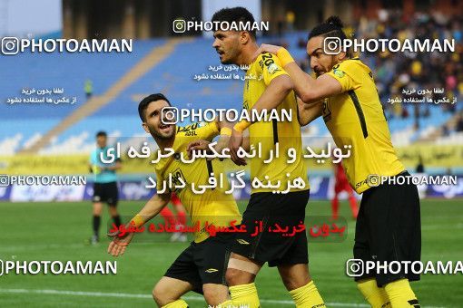 1285402, Isfahan, , لیگ برتر فوتبال ایران، Persian Gulf Cup، Week 9، First Leg، Sepahan 3 v 2 Nassaji Qaemshahr on 2018/10/19 at Naghsh-e Jahan Stadium