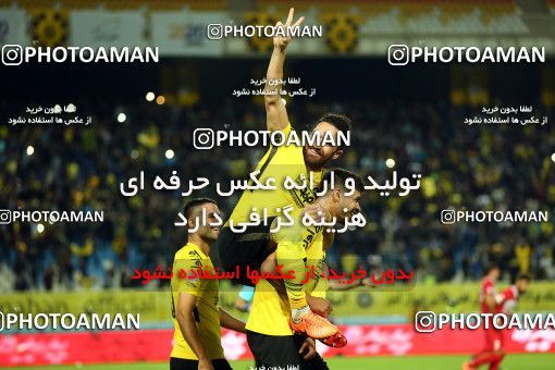 1285462, Isfahan, , لیگ برتر فوتبال ایران، Persian Gulf Cup، Week 9، First Leg، Sepahan 3 v 2 Nassaji Qaemshahr on 2018/10/19 at Naghsh-e Jahan Stadium