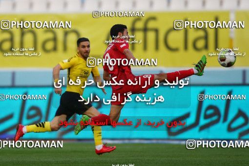 1285382, Isfahan, , لیگ برتر فوتبال ایران، Persian Gulf Cup، Week 9، First Leg، Sepahan 3 v 2 Nassaji Qaemshahr on 2018/10/19 at Naghsh-e Jahan Stadium