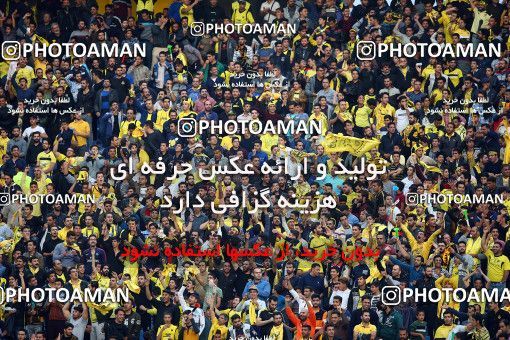 1285464, Isfahan, , لیگ برتر فوتبال ایران، Persian Gulf Cup، Week 9، First Leg، Sepahan 3 v 2 Nassaji Qaemshahr on 2018/10/19 at Naghsh-e Jahan Stadium