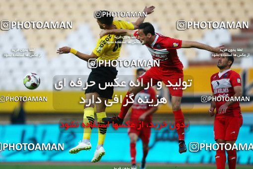 1285469, Isfahan, , لیگ برتر فوتبال ایران، Persian Gulf Cup، Week 9، First Leg، Sepahan 3 v 2 Nassaji Qaemshahr on 2018/10/19 at Naghsh-e Jahan Stadium