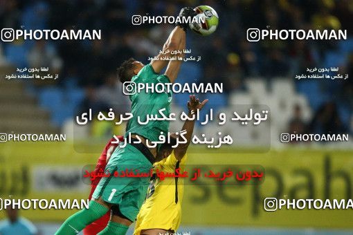 1285563, Isfahan, , لیگ برتر فوتبال ایران، Persian Gulf Cup، Week 9، First Leg، Sepahan 3 v 2 Nassaji Qaemshahr on 2018/10/19 at Naghsh-e Jahan Stadium