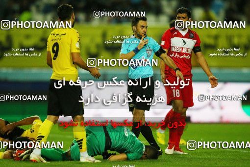 1285595, Isfahan, , لیگ برتر فوتبال ایران، Persian Gulf Cup، Week 9، First Leg، Sepahan 3 v 2 Nassaji Qaemshahr on 2018/10/19 at Naghsh-e Jahan Stadium