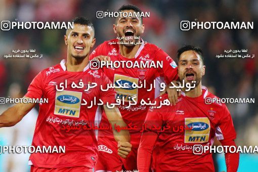 1409328, Tehran, Iran, لیگ برتر فوتبال ایران، Persian Gulf Cup، Week 9، First Leg، Persepolis 2 v 1 Paykan on 2018/11/19 at Azadi Stadium